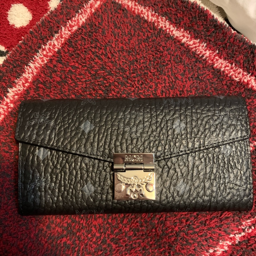 MCM Patricia Visetos Continental Wallet on Chain